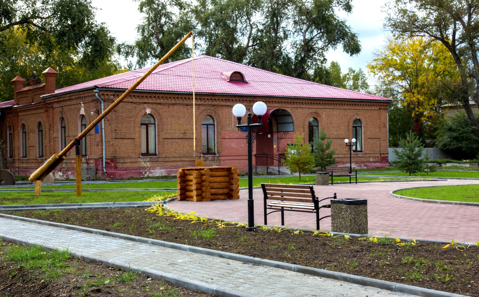 Герб Муниципальное бюджетное учреждение культуры "Библиотечная система и Историко-краеведческий музей" Черниговского муниципального округа.