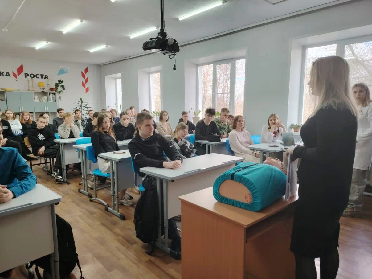 Урок оказания первой доврачебной помощи пострадавшим на производстве прошел в 1 школе села Черниговки.